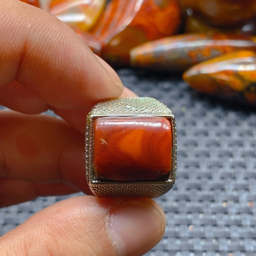 华***哥玛瑙/玉髓未镶嵌颈饰