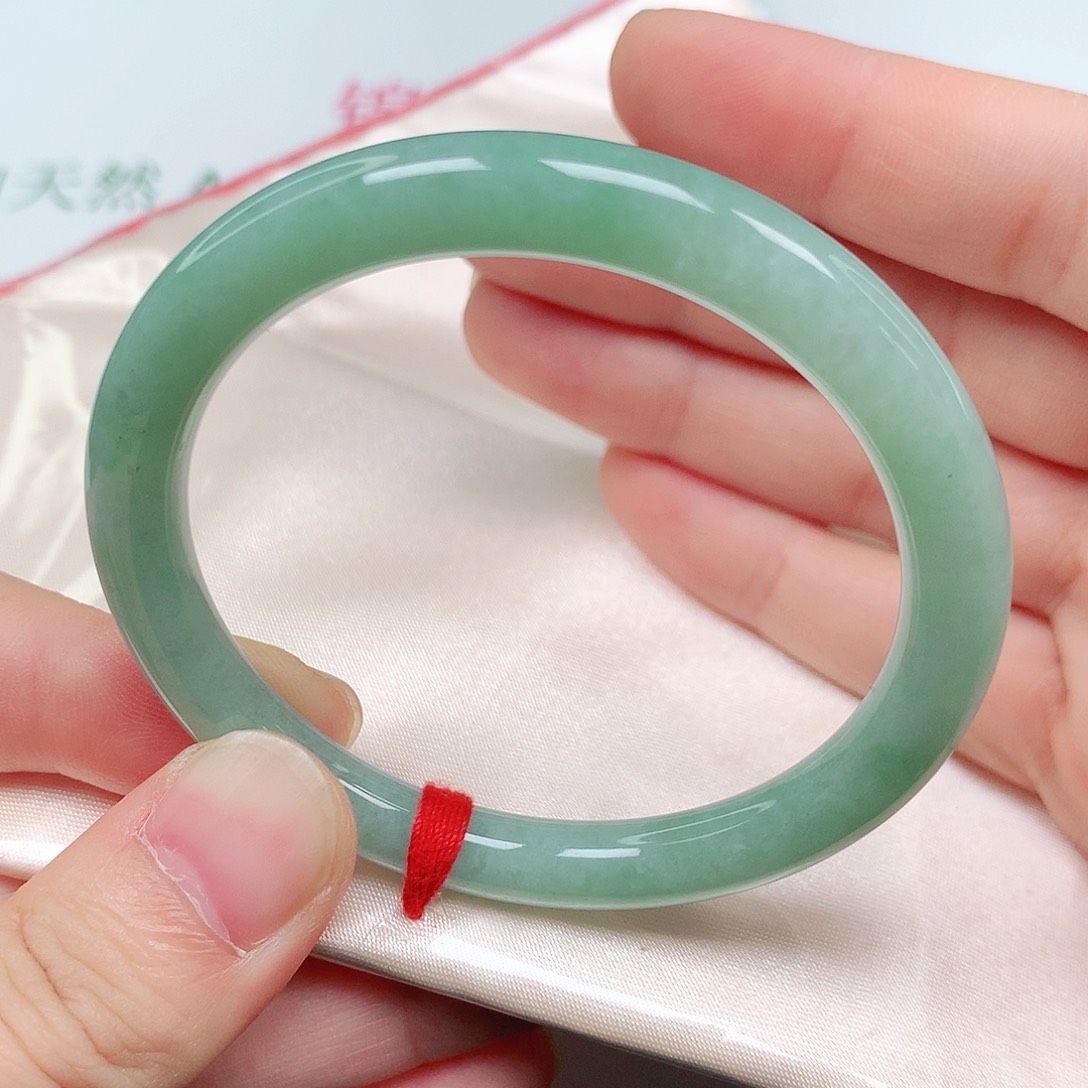 未镶嵌手镯（圆镯）翡翠