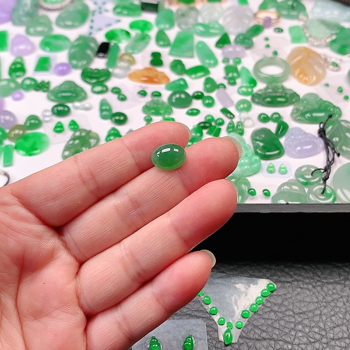 翡翠颈饰未镶嵌翡翠