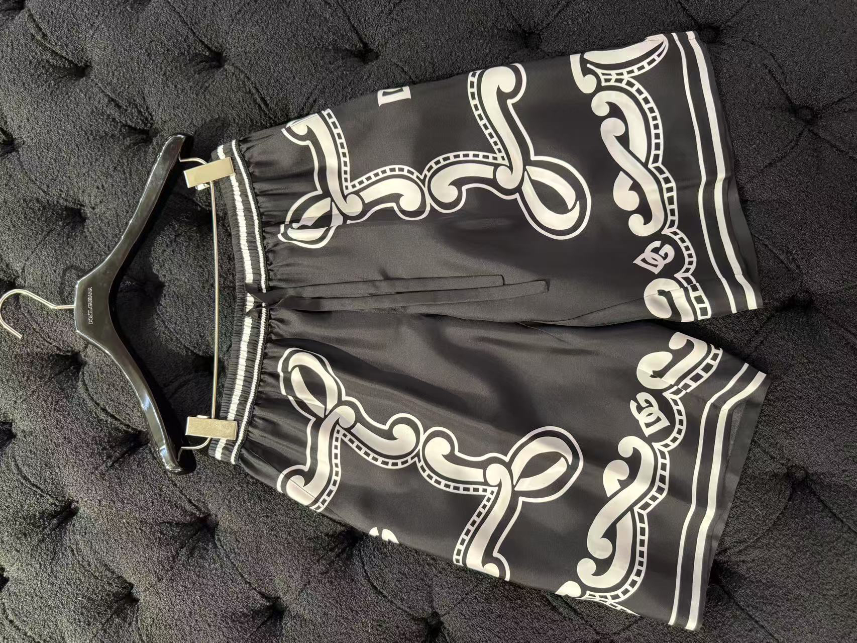 （可可在米兰）D…G新款 黑底白花 蚕丝短裤