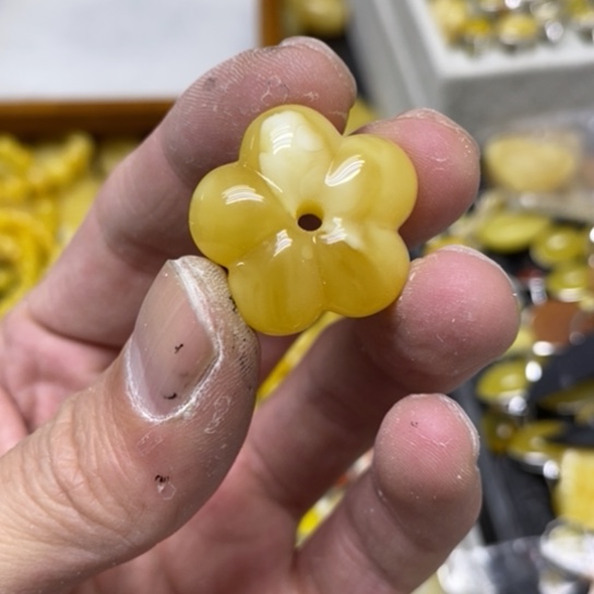 蜜蜡裸石未镶嵌吊坠