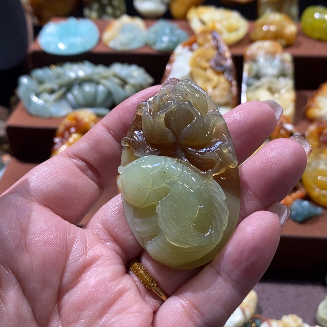 蛇纹石玉颈饰未镶嵌