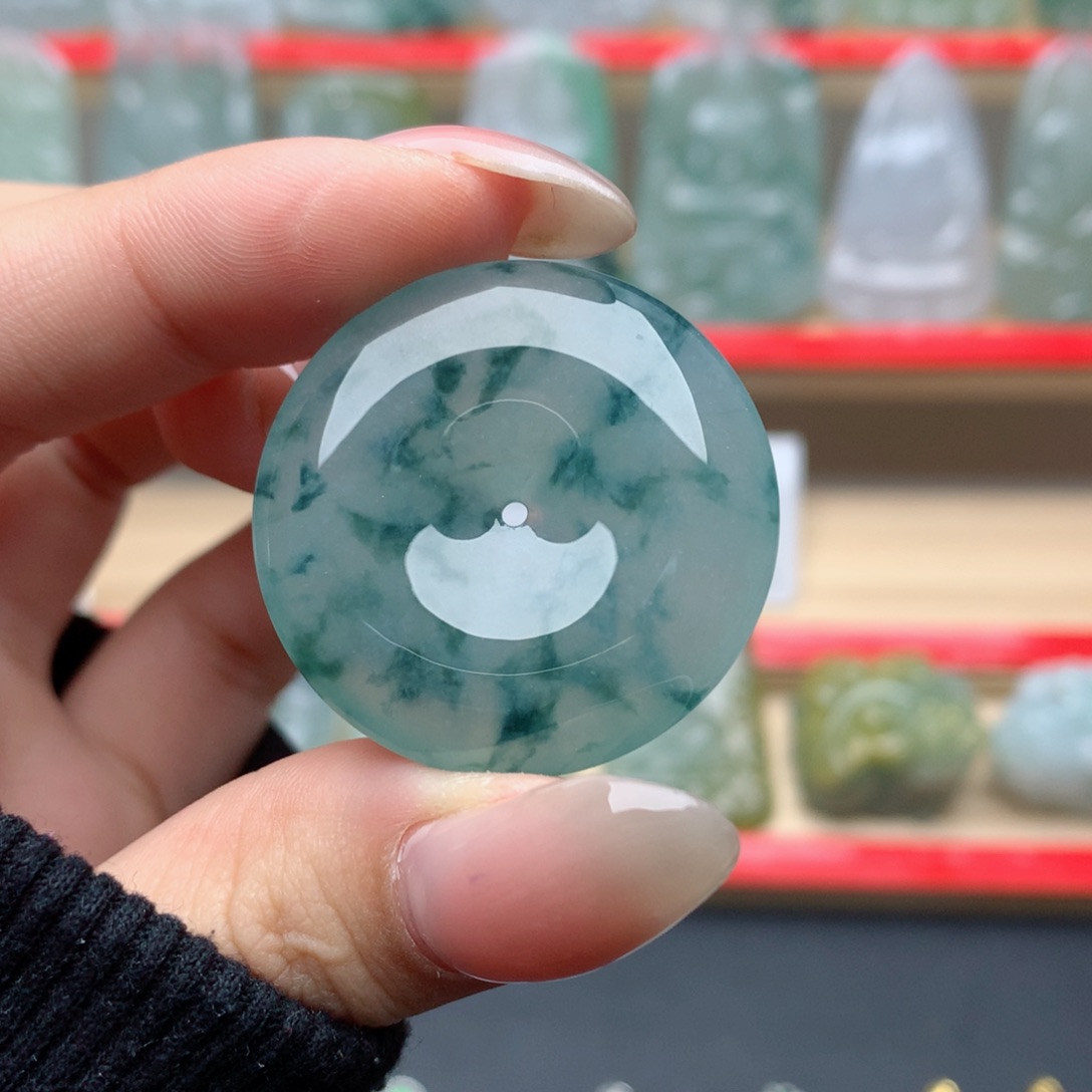 翡翠颈饰未镶嵌O*了平安扣