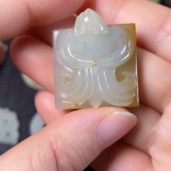 和田玉（糖玉）车挂未镶嵌宣****缸