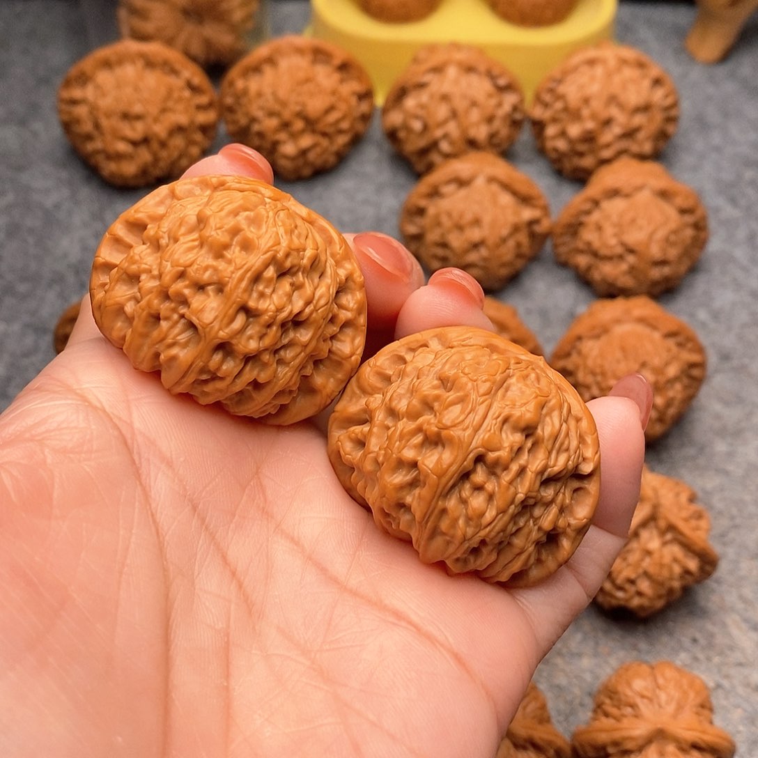 文玩核桃把件精品特价白狮日41