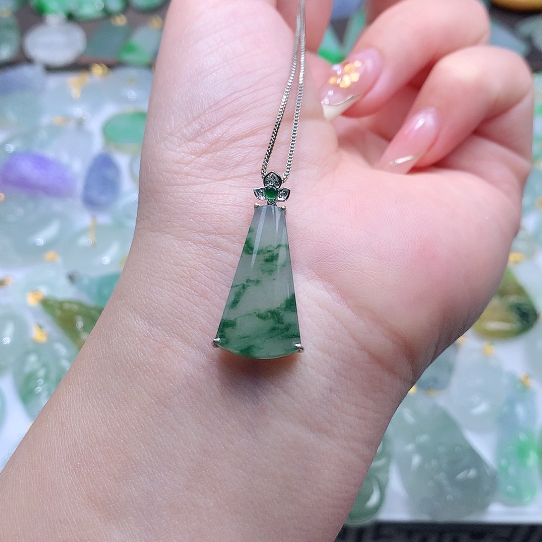 翡翠颈饰未镶嵌翡翠