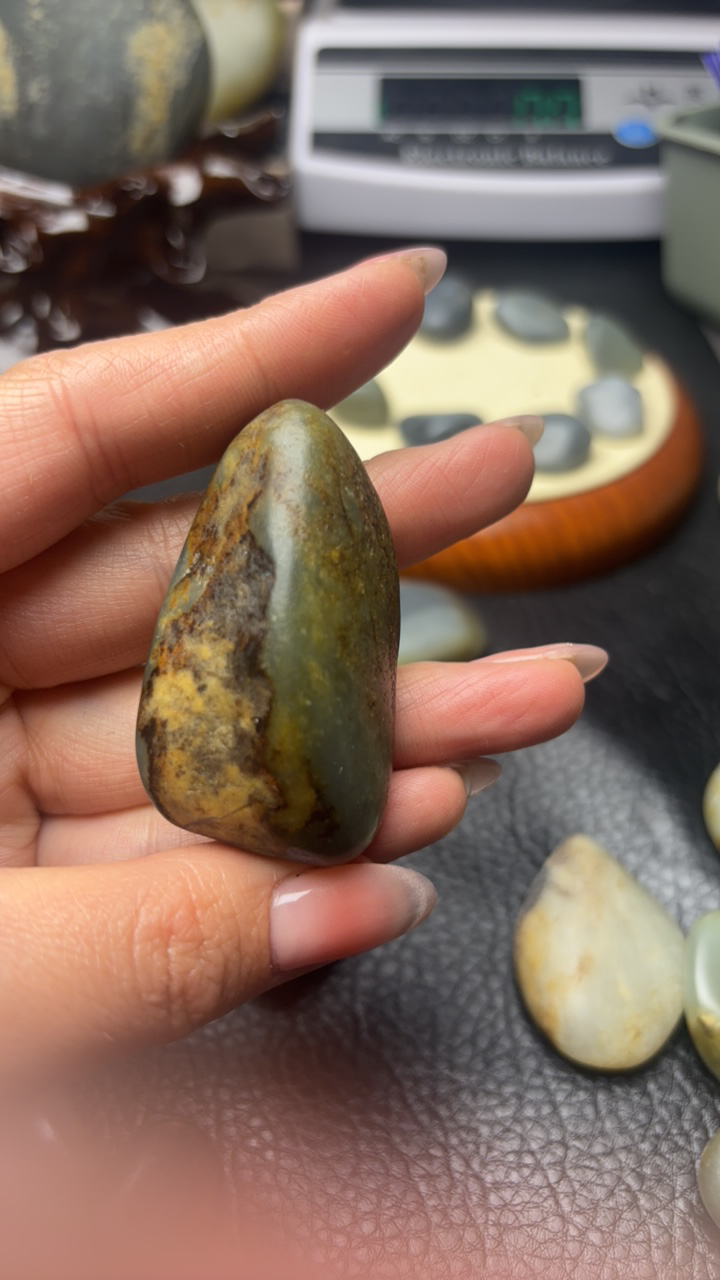 新疆和田玉吊坠1