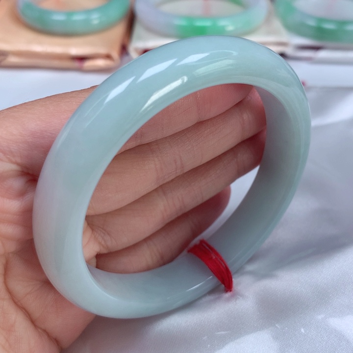 翡翠手镯未镶嵌冰川蓝