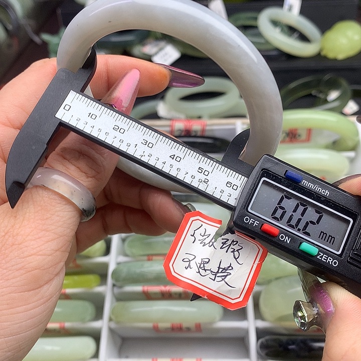 蛇纹石玉手镯未镶嵌773