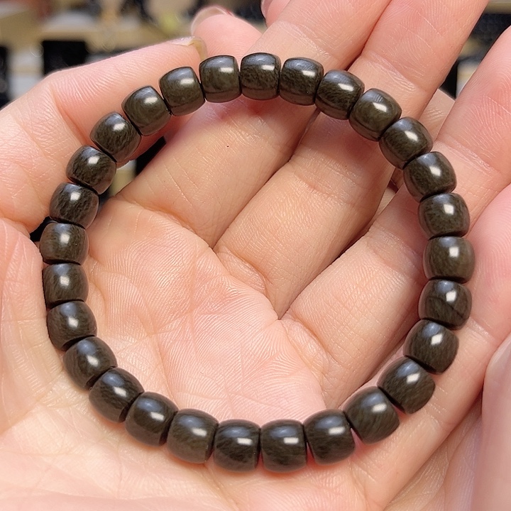 和田玉手链未镶嵌卡8直切草花手串