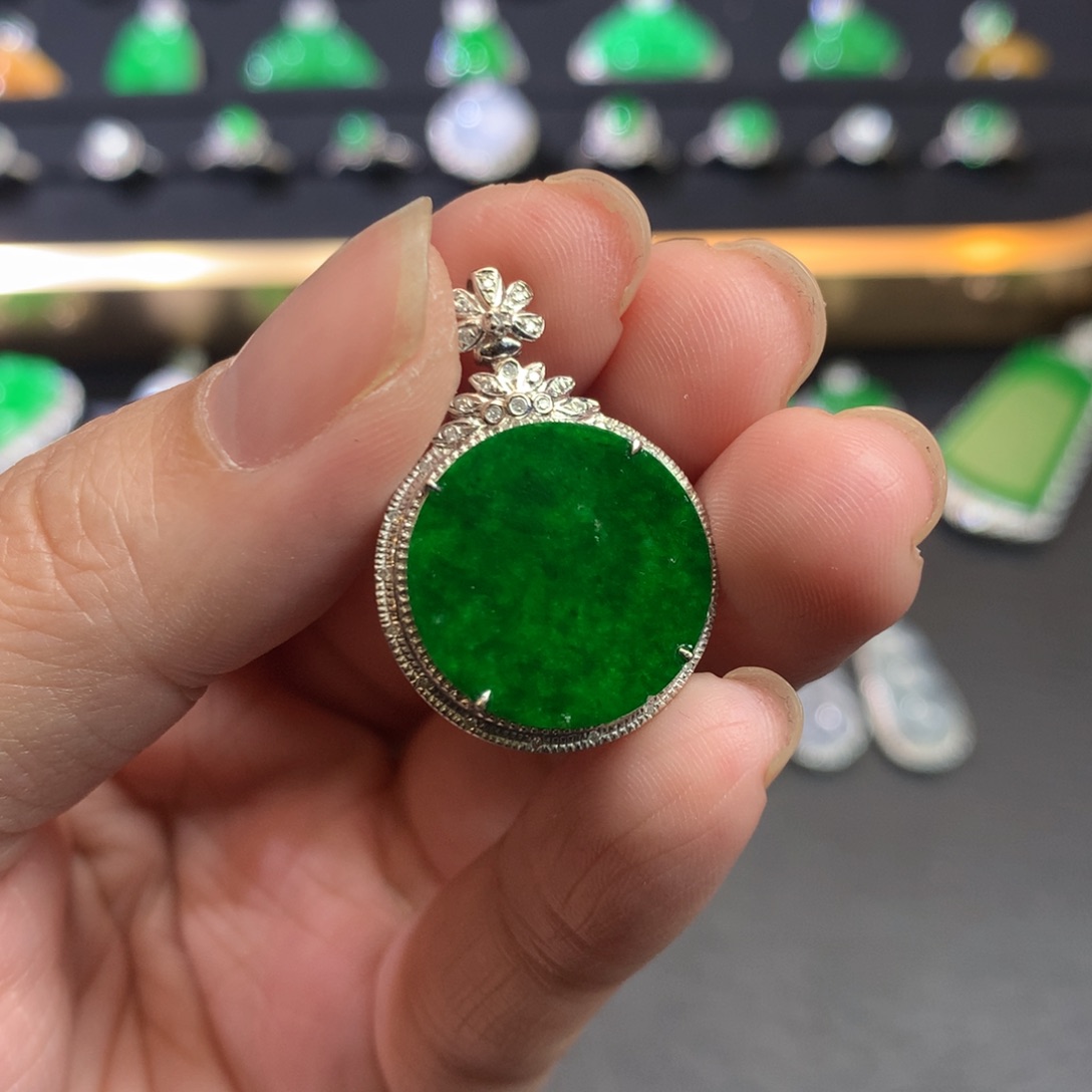 翡翠吊坠(不含链)18K金镶嵌