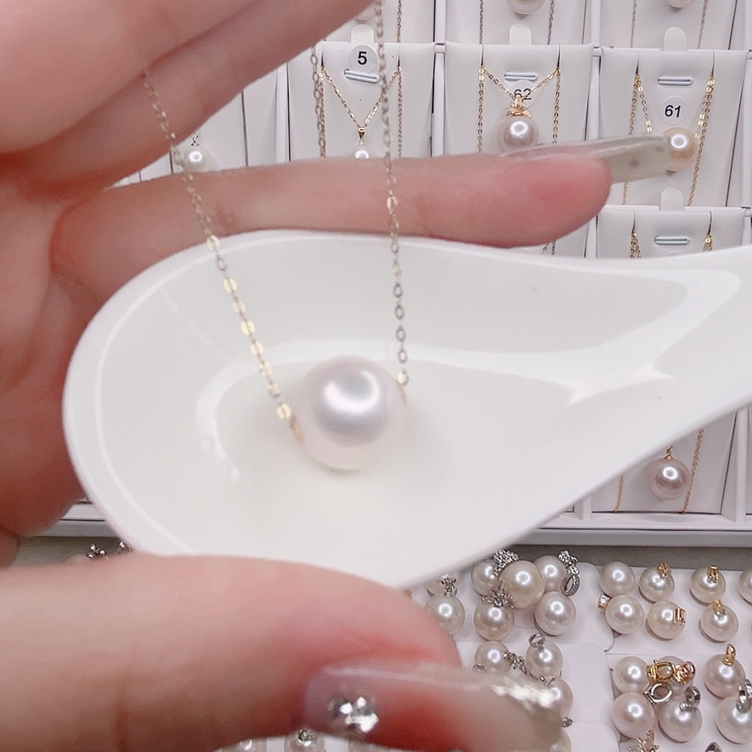 淡水珍珠18K金镶嵌颈饰