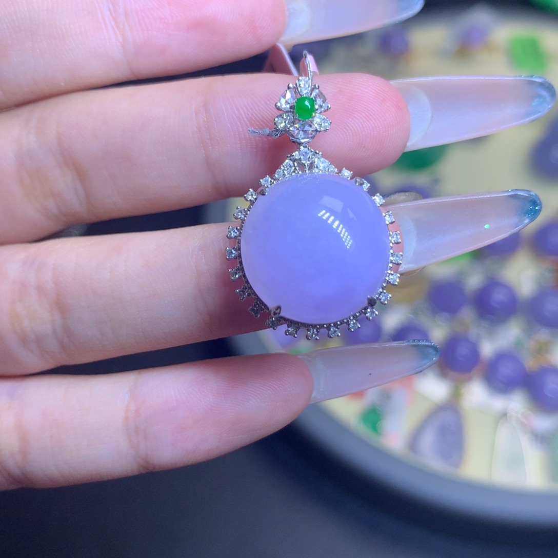 颈饰18K金镶嵌翡翠