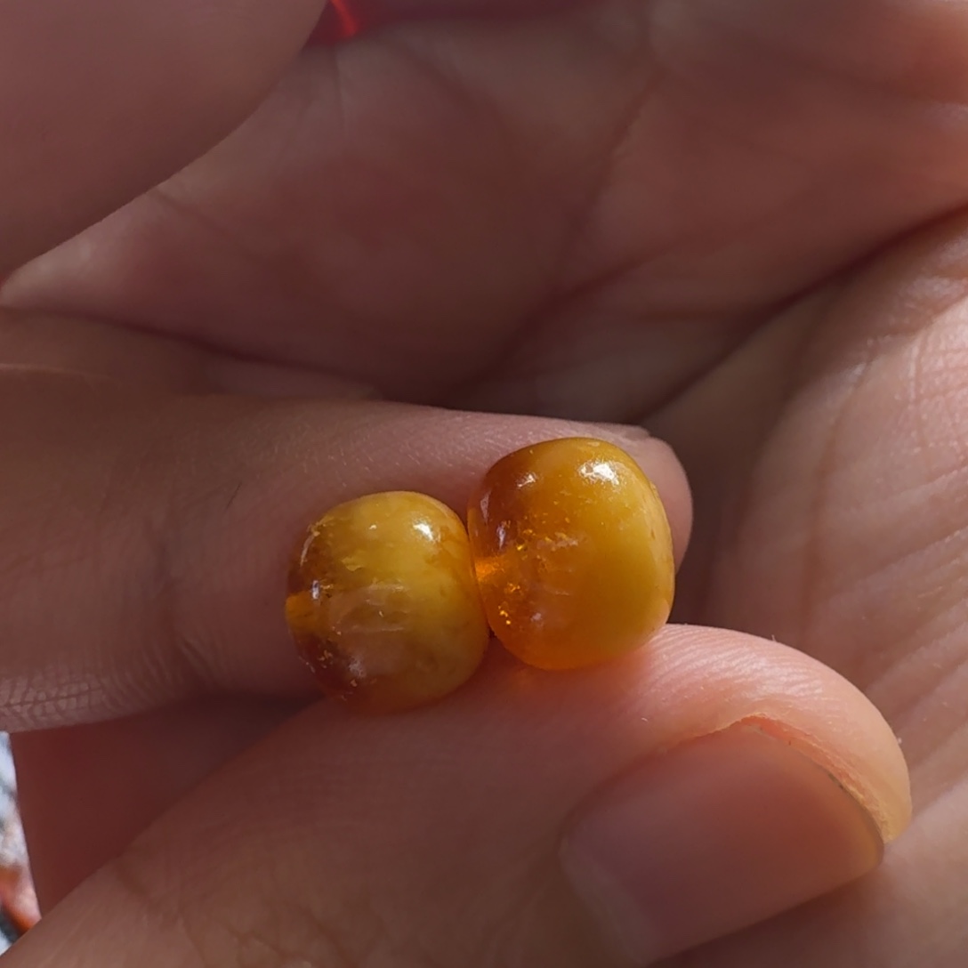 琥珀裸石未镶嵌橘色老型一对8*7