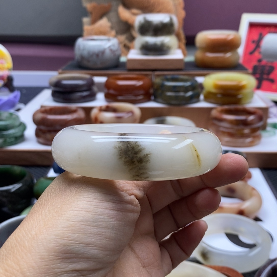 石英质玉手镯未镶嵌—**