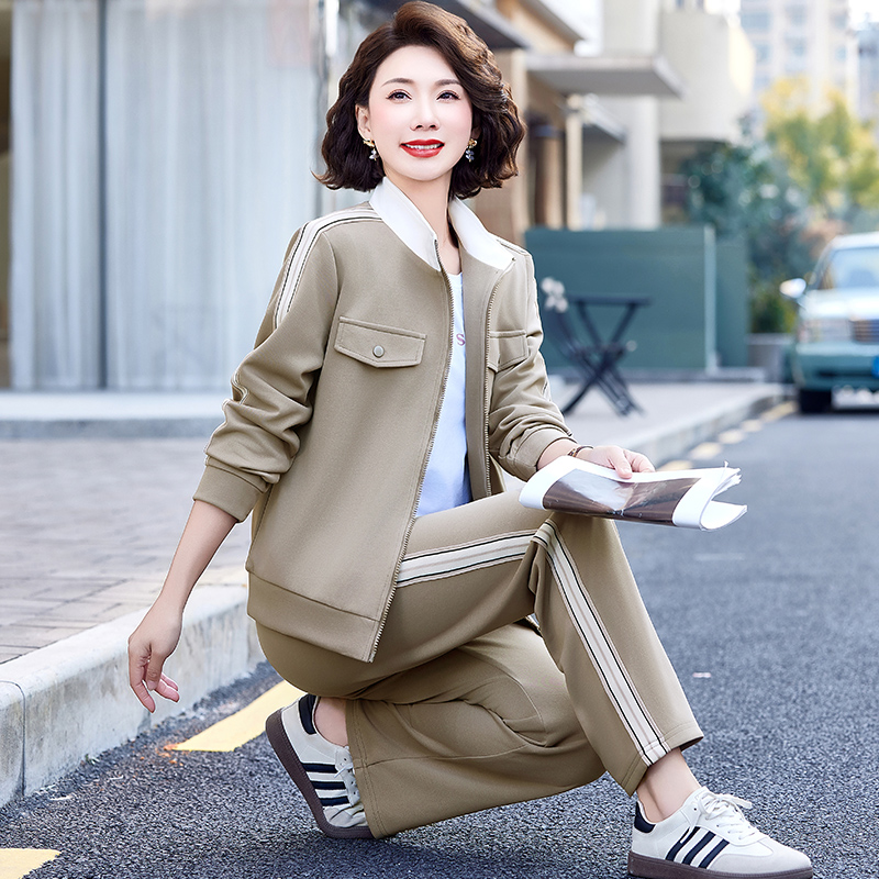 中老年妈妈运动服套装女2025春秋装新款中年时尚休闲外套三两件套