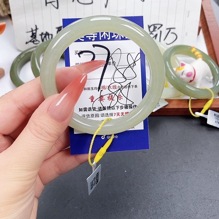 和田玉手镯未镶嵌