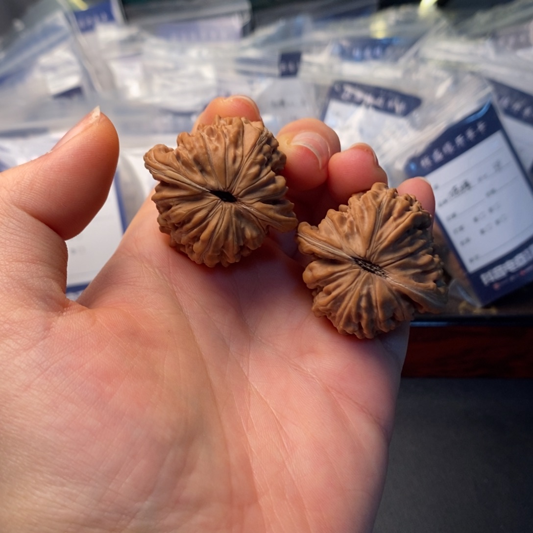 文玩核桃吊坠早****?39汉高楼