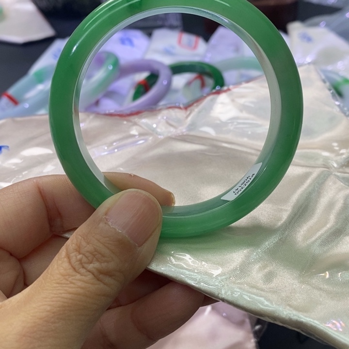 含***嫣专拍链接，拍哪发哪个