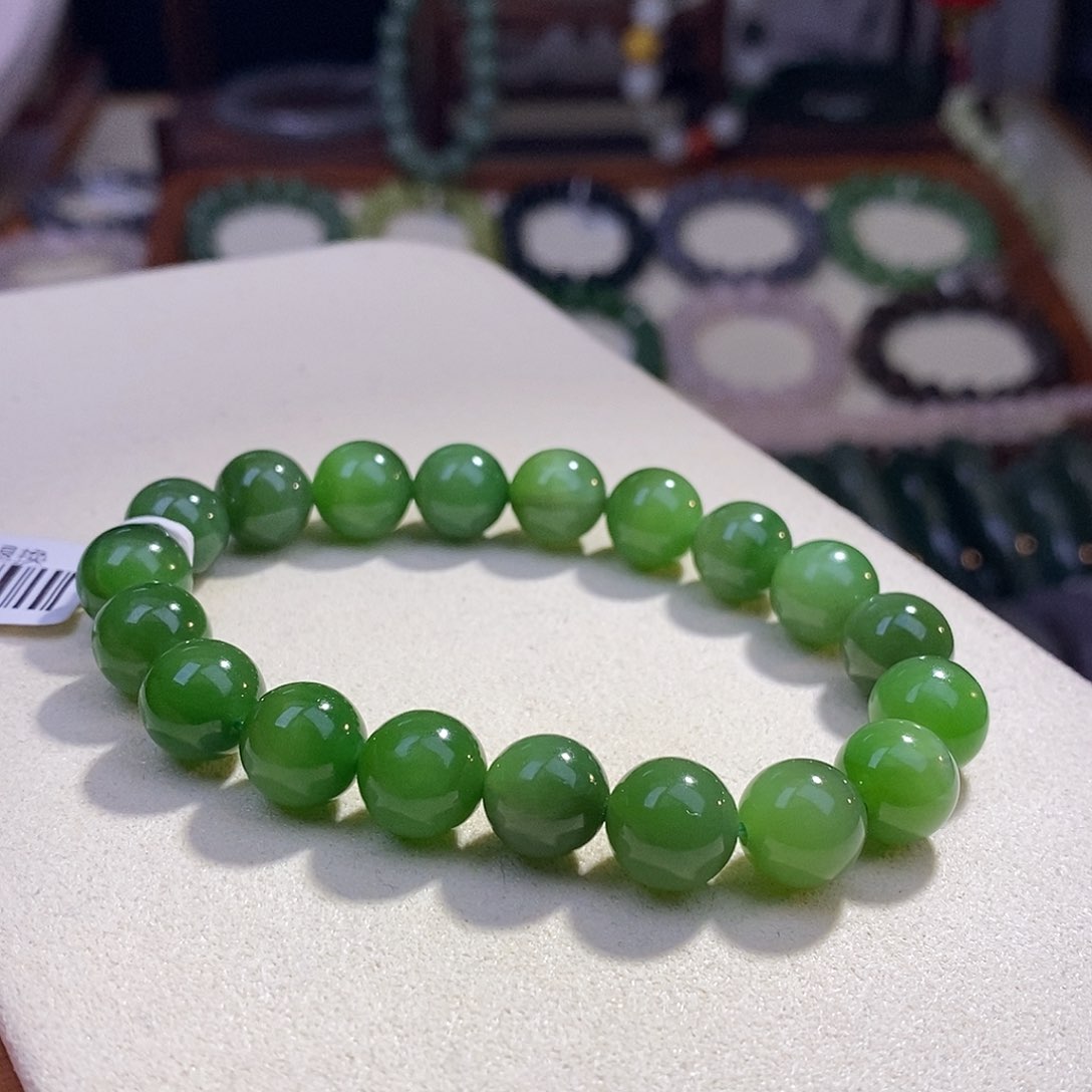 颈饰未镶嵌和田玉碧玉老料冰底辣绿手串10m