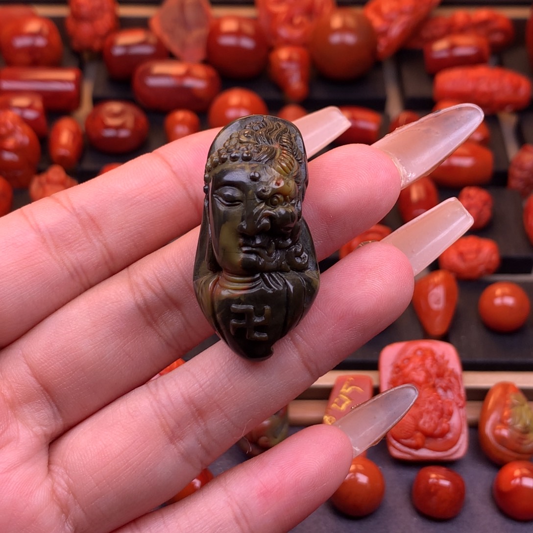 南红玛瑙未镶嵌原矿包浆一念佛魔吊坠高度40mm