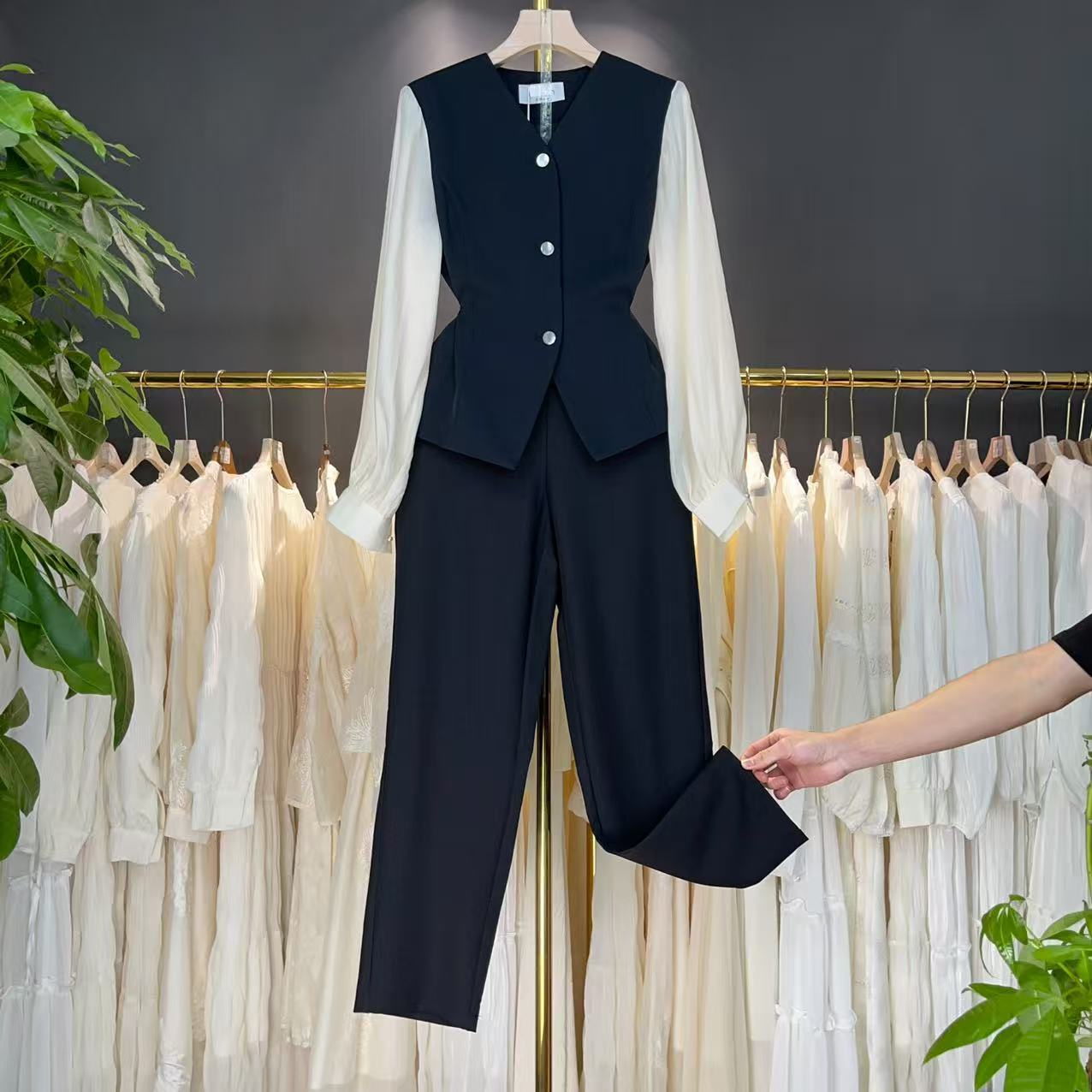 2025年新款气质长袖时尚休闲显瘦简约宽松纯色设计感套装M1021