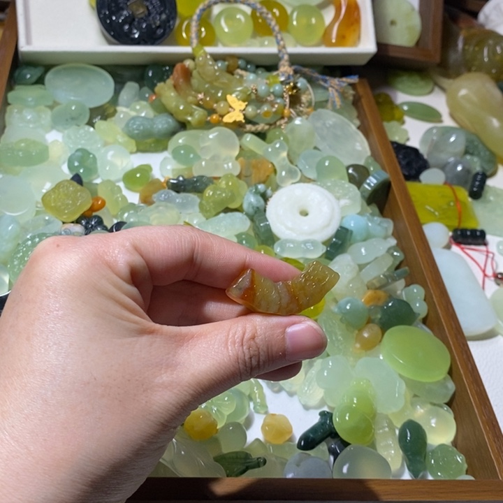 蛇纹石玉合金颈饰