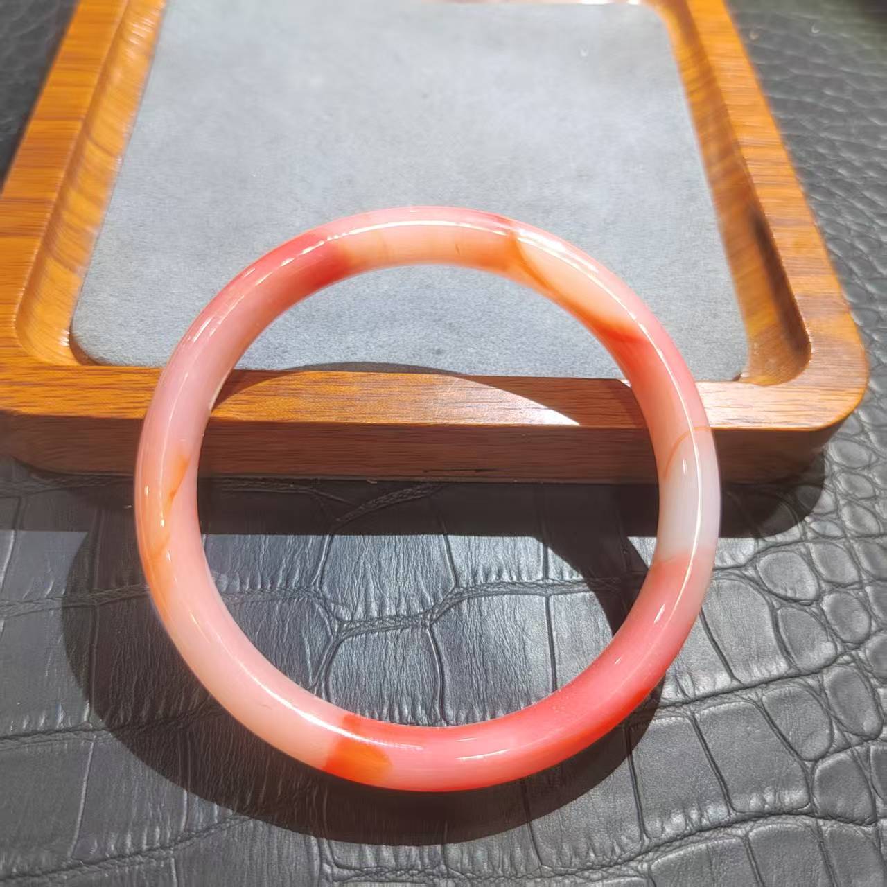 精品时尚手镯甜049