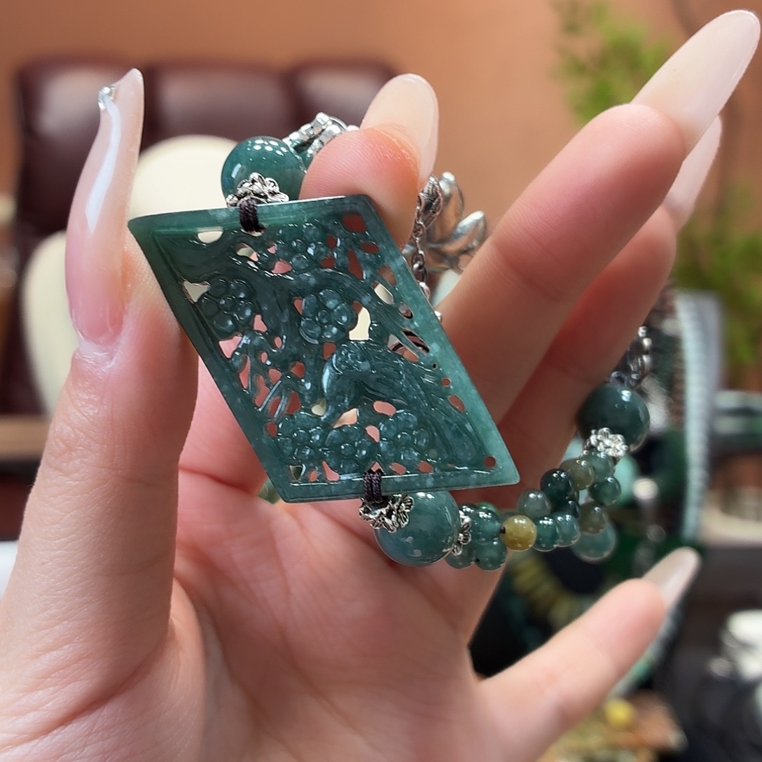 翡翠未镶嵌耳饰手串