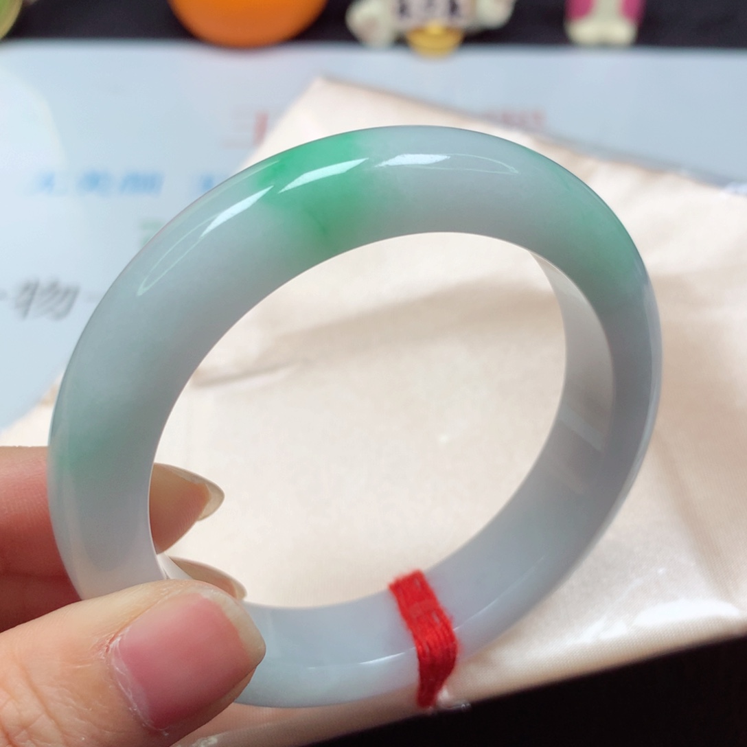 翡翠未镶嵌手镯细腻种老白底青飘阳绿5556