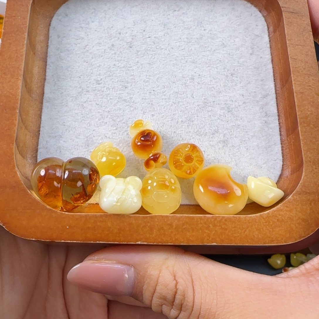 琥珀未镶嵌珠宝奇石美***?