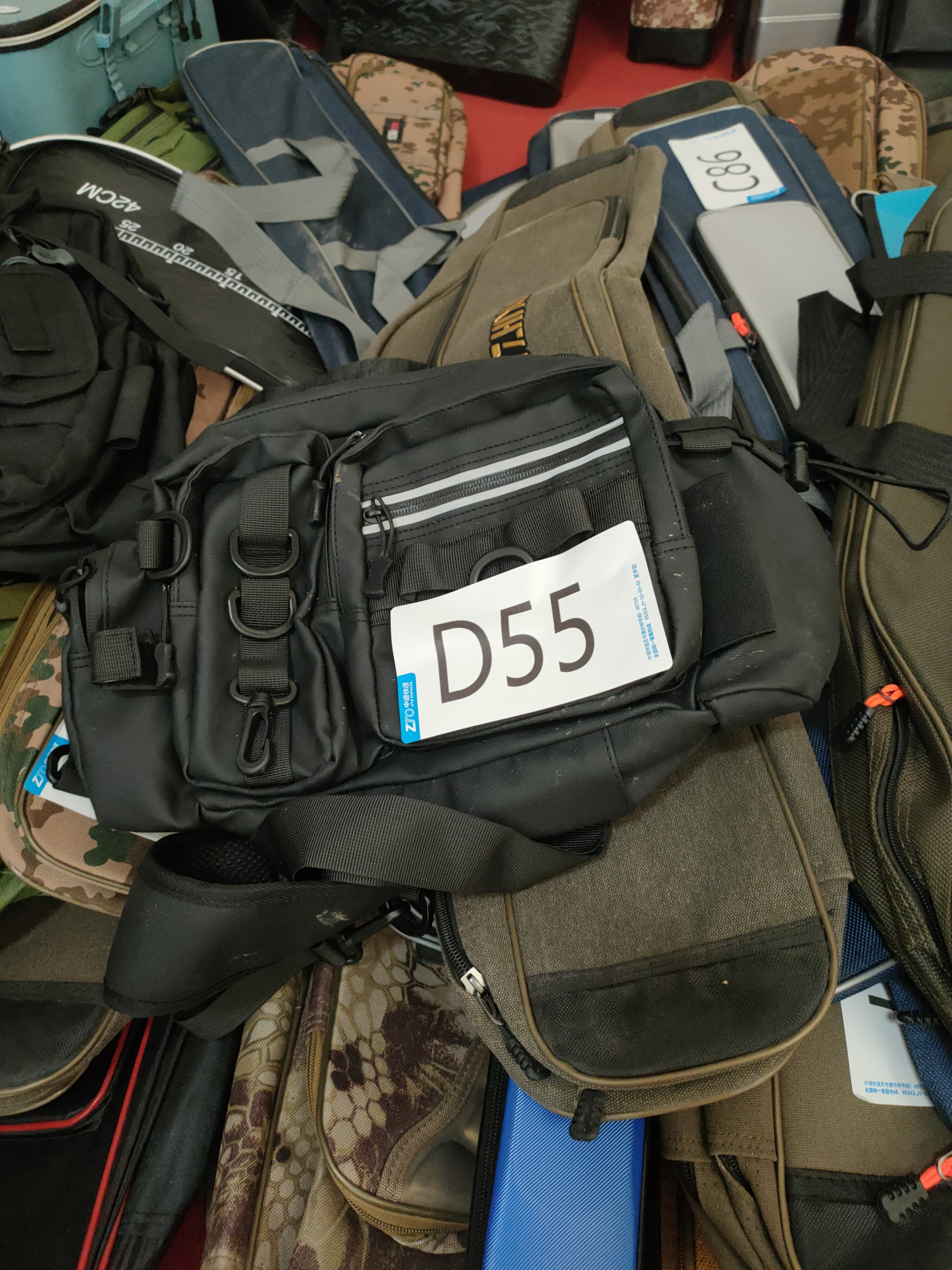 D55 023路亚腰包瑕疵款介意慎拍