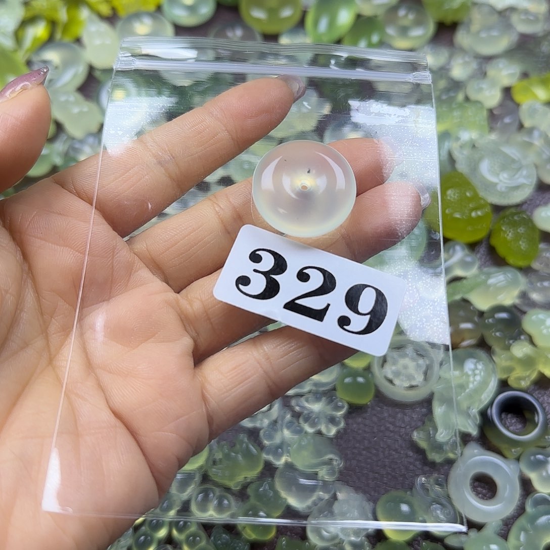 飘***～蛇纹石玉未镶嵌岫玉吊坠