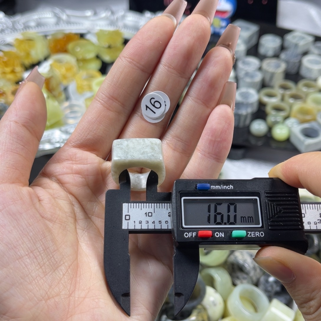 蛇纹石玉未镶嵌戒指