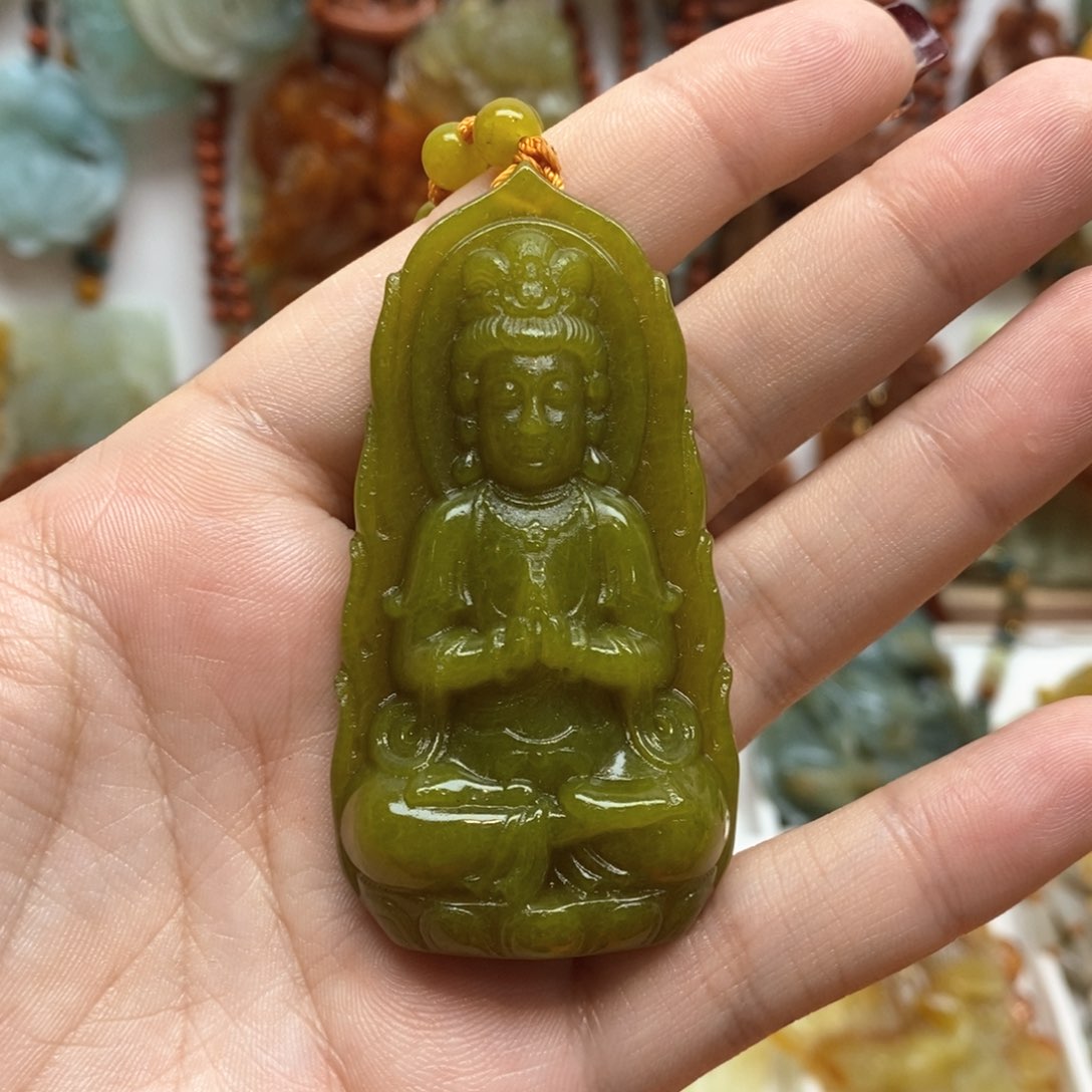 蛇纹石玉颈饰未镶嵌