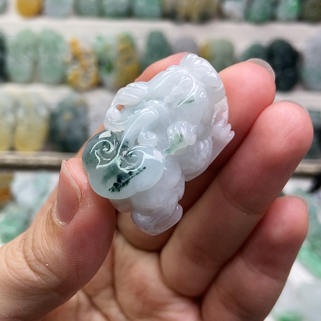 翡翠未镶嵌吊坠(赠链)口含珠
