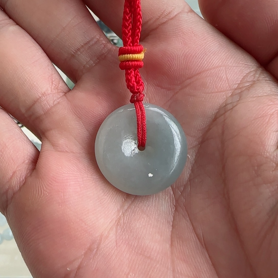 翡翠颈饰未镶嵌平安扣