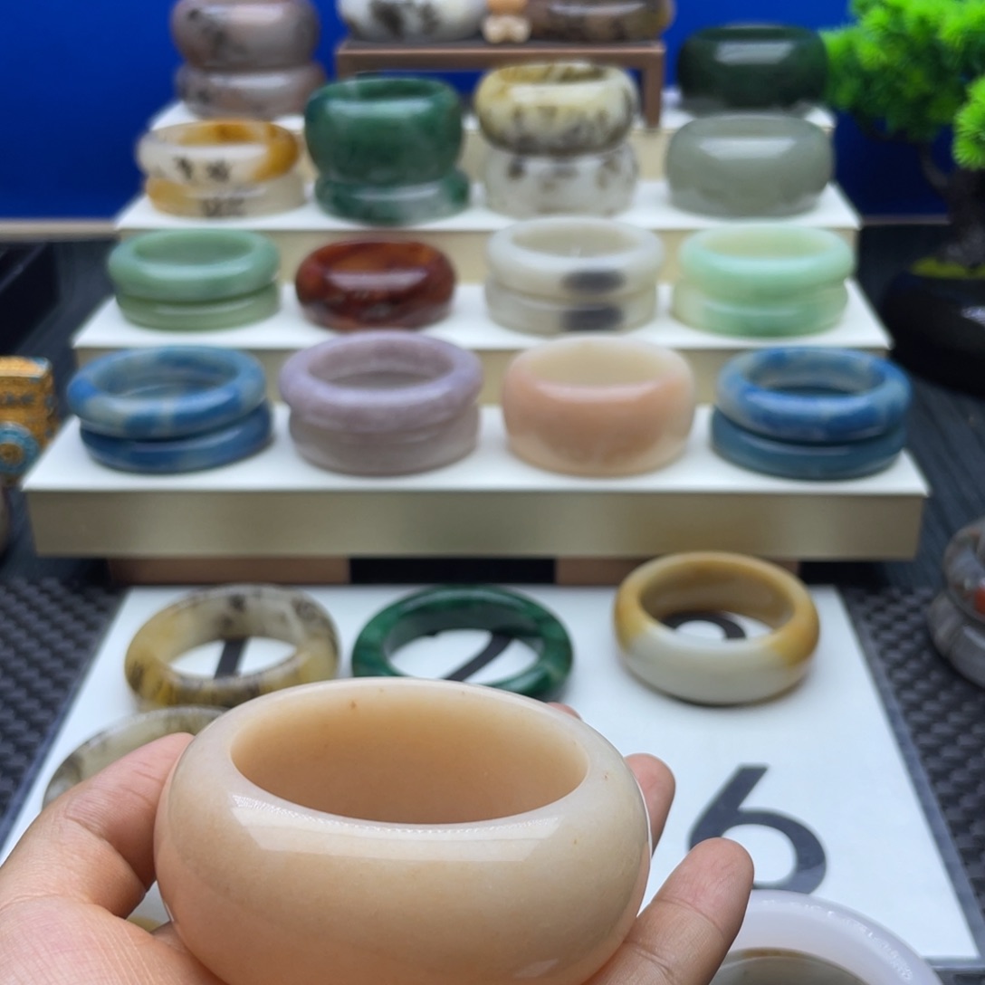 没***事石英质玉手镯未镶嵌