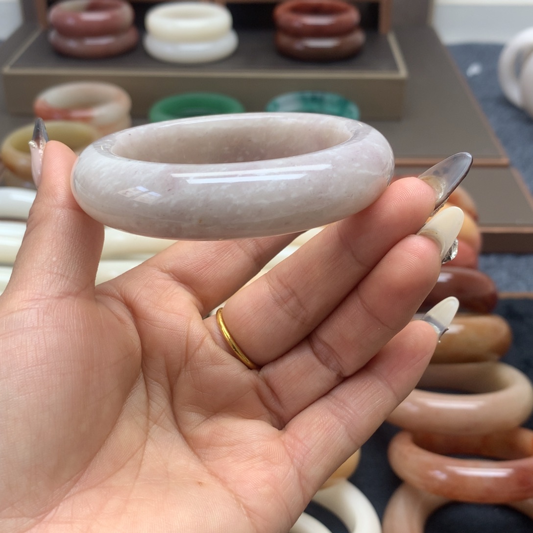 石英质玉未镶嵌手镯