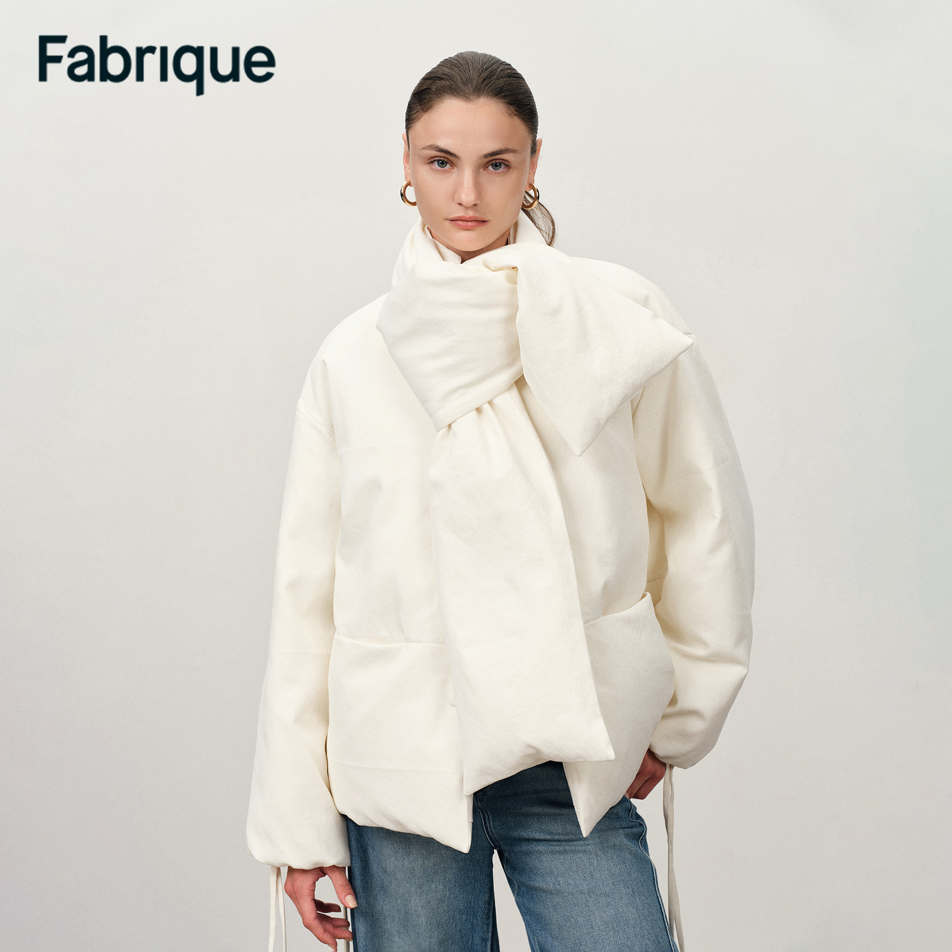 Fabrique Aimee 秋冬新品奶油白高克重鸭绒休闲配围巾圆领羽绒服