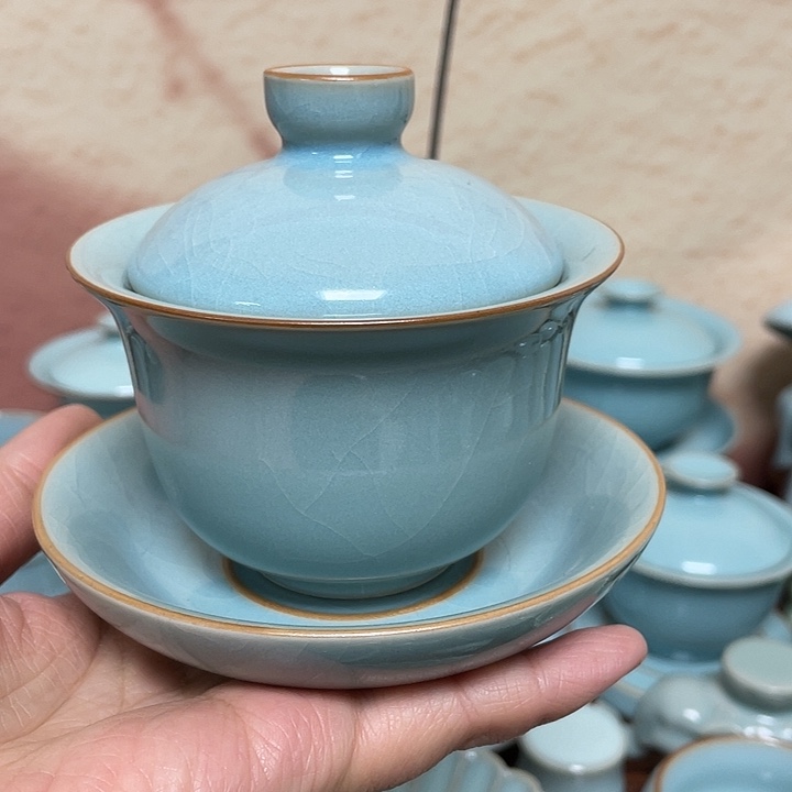 盖碗天蓝元宝三才釉色微差别