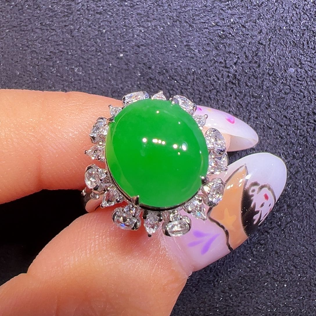 翡翠18K金镶嵌戒指蛋面