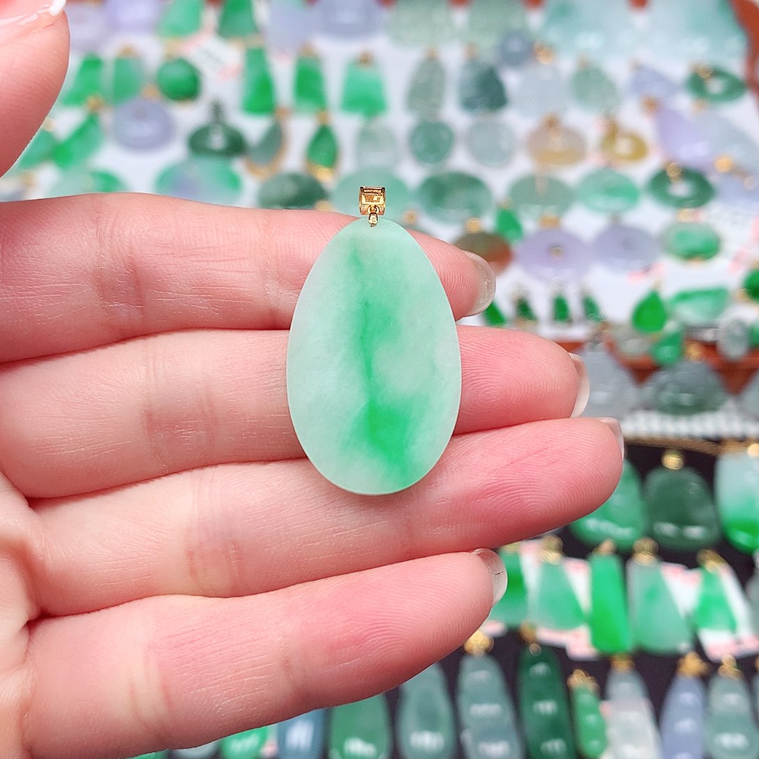 翡翠颈饰18K金镶嵌天然翡翠A货