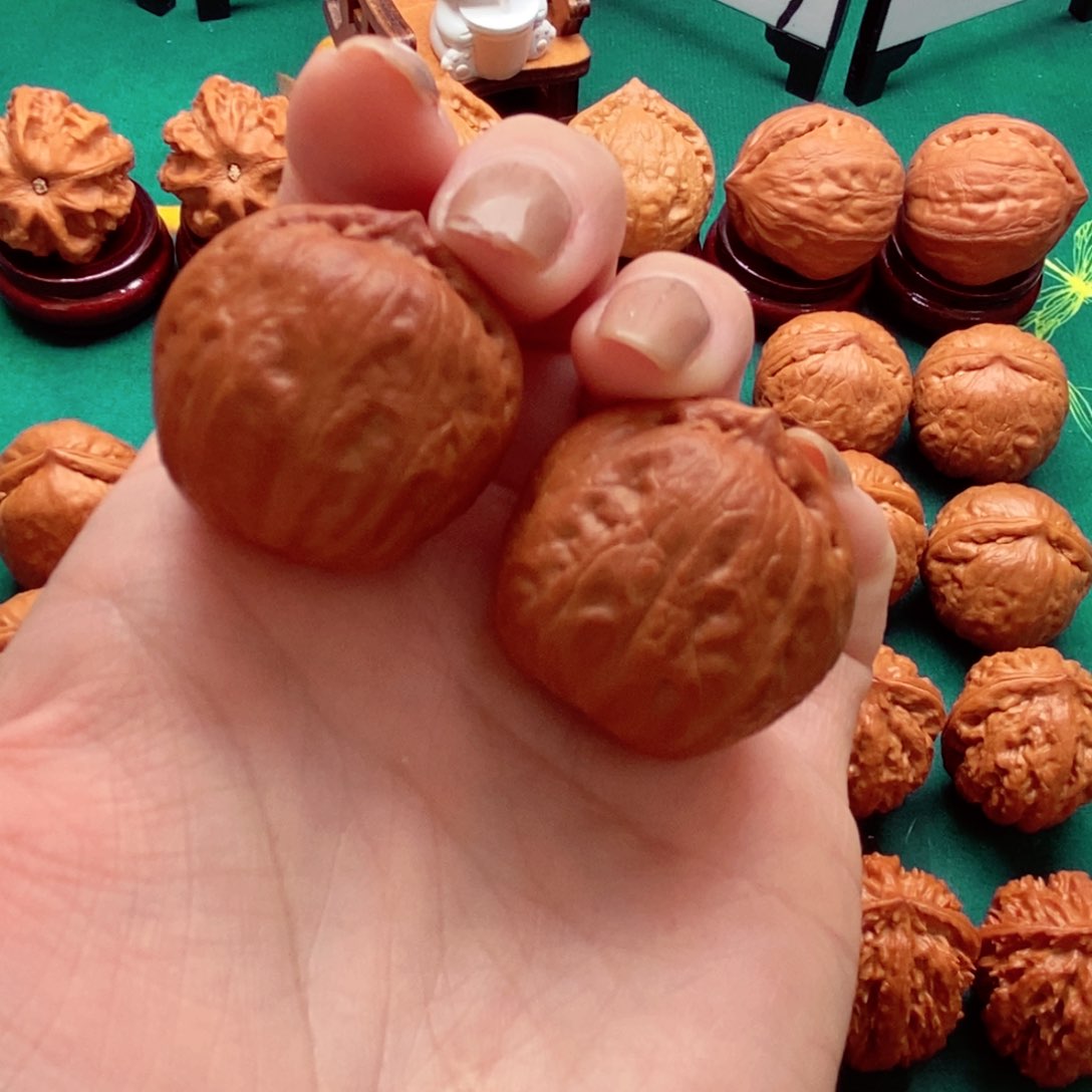 文玩核桃把件红皮佛肚