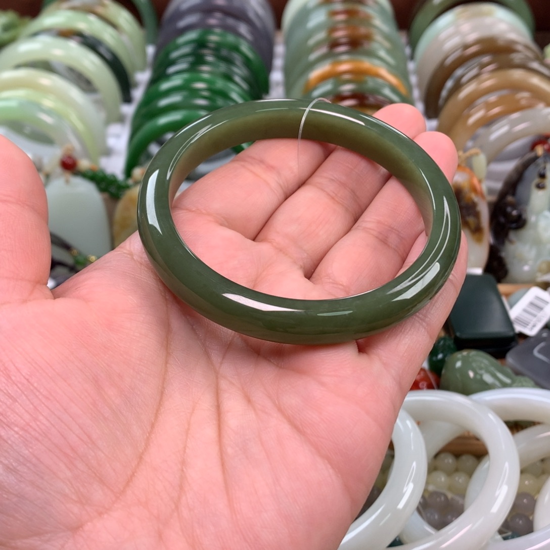 和田玉未镶嵌手镯61口径