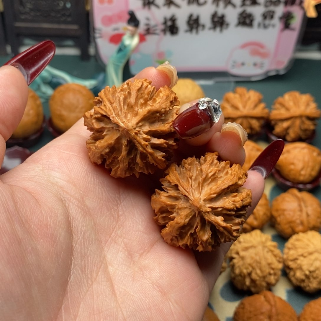 文玩核桃把件暴龙八棱