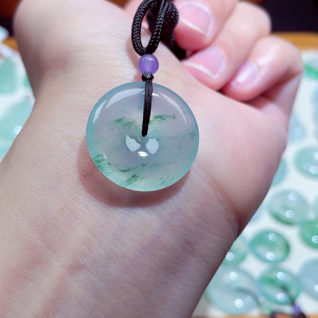 翡翠颈饰未镶嵌扣子