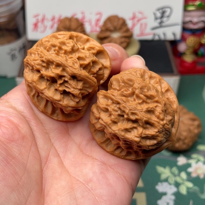 【闪购商品】文玩核桃吊坠43梨木台