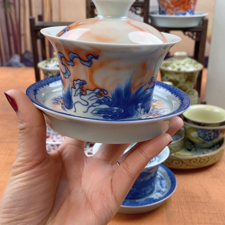 摆件陶狮子绣球马蹄盖碗