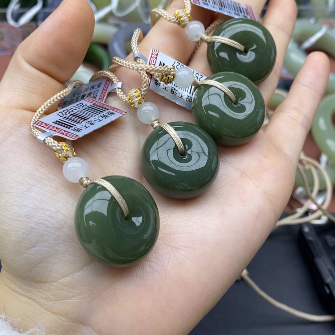 和田玉未镶嵌挂件